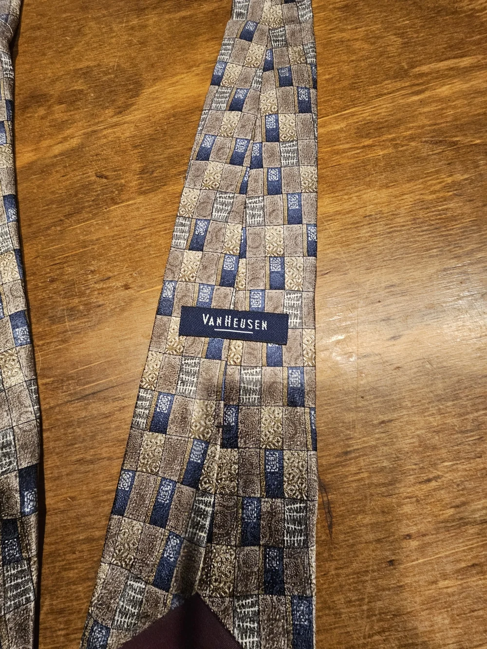 C3, Van Heusen Silk Brown & Blue Tie is a stylish accessory for men
